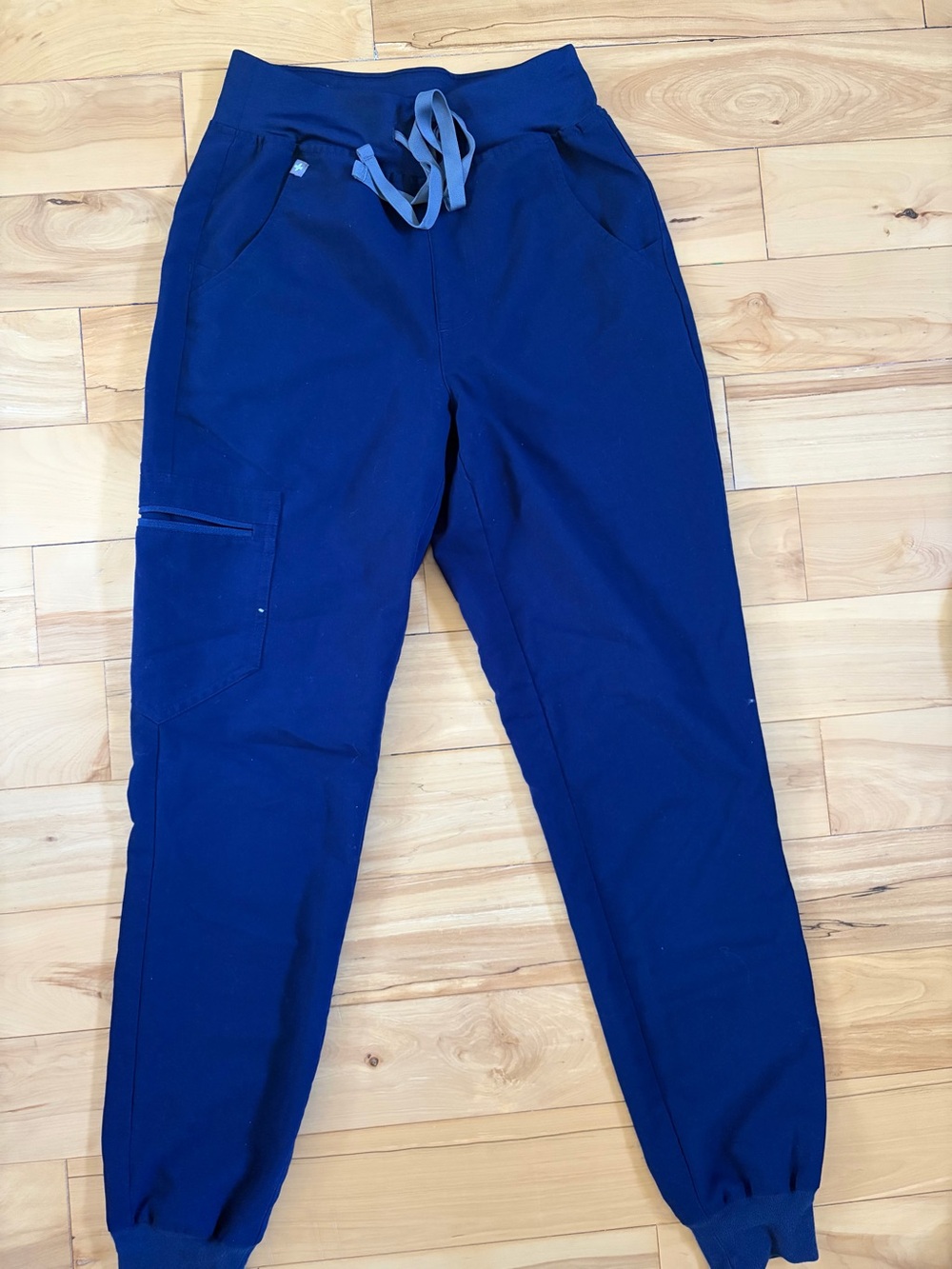 FIGS Women’s Navy Drawstring Joggers with Cargo Pocket